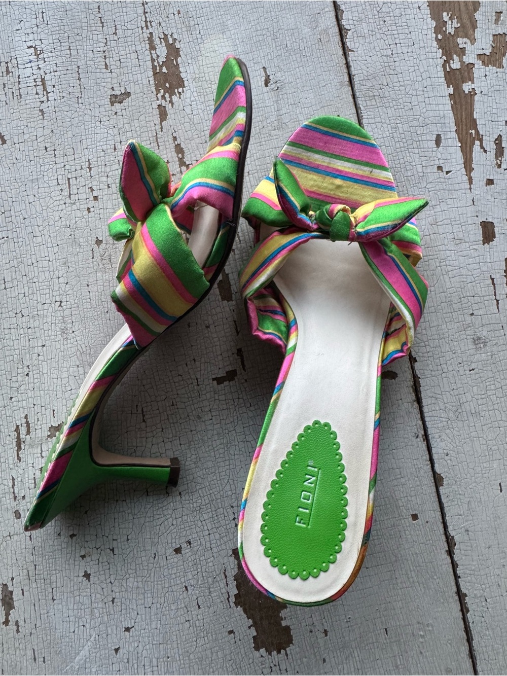 Fioni Rainbow Stripe Bow Heels – Size 7